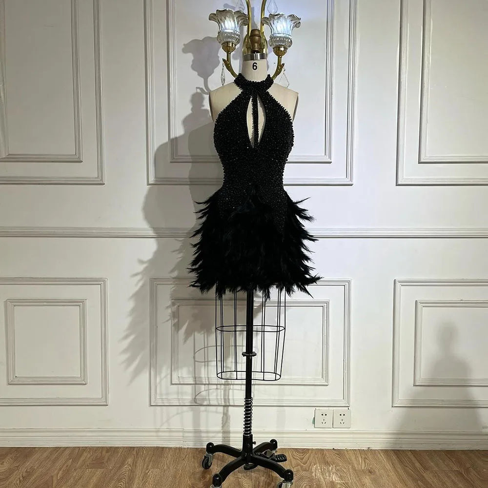 Vestidos cortos elegantes de sirena con plumas y cuentas en marrón árabe para cóctel 2025 para mujer, fiesta de alta costura LA72549 