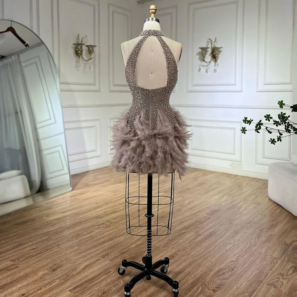 Vestidos cortos elegantes de sirena con plumas y cuentas en marrón árabe para cóctel 2025 para mujer, fiesta de alta costura LA72549 