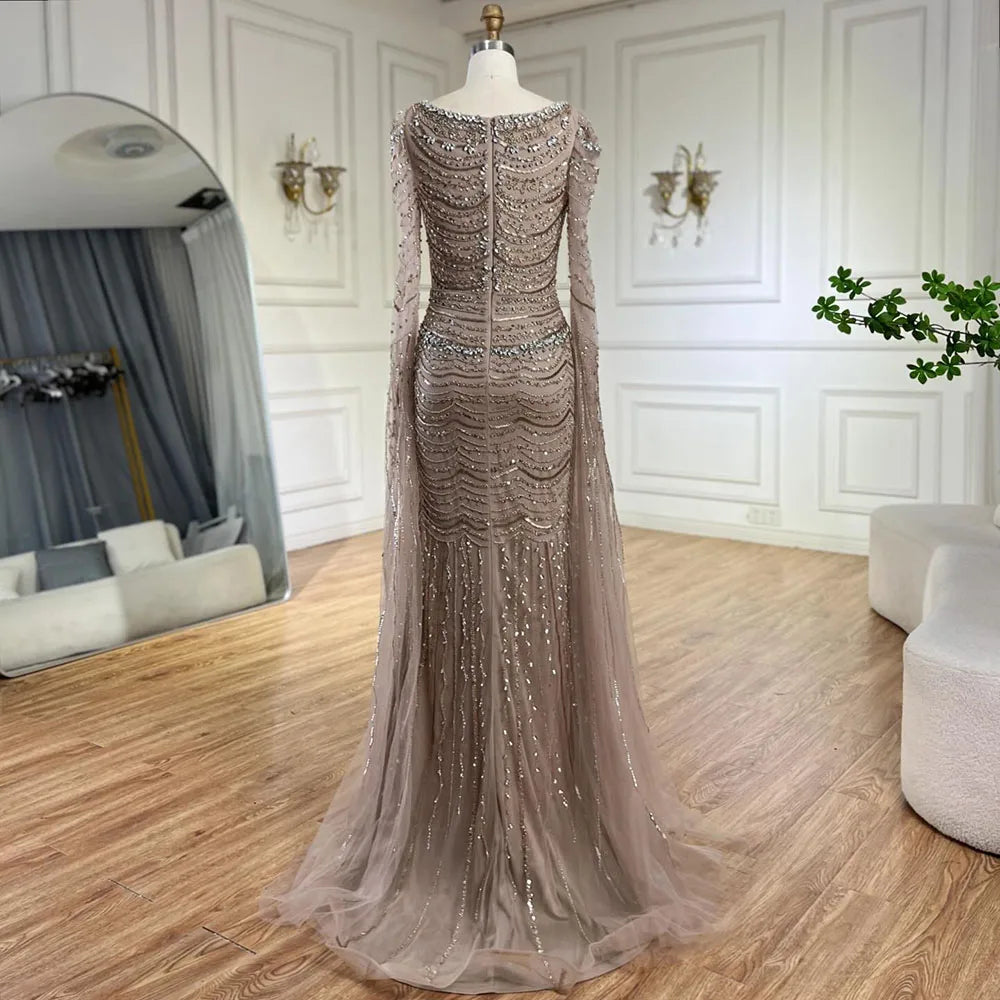 Luxuriöses perlenbesetztes Karamell-Abendkleid mit Cape-Ärmeln LA72604