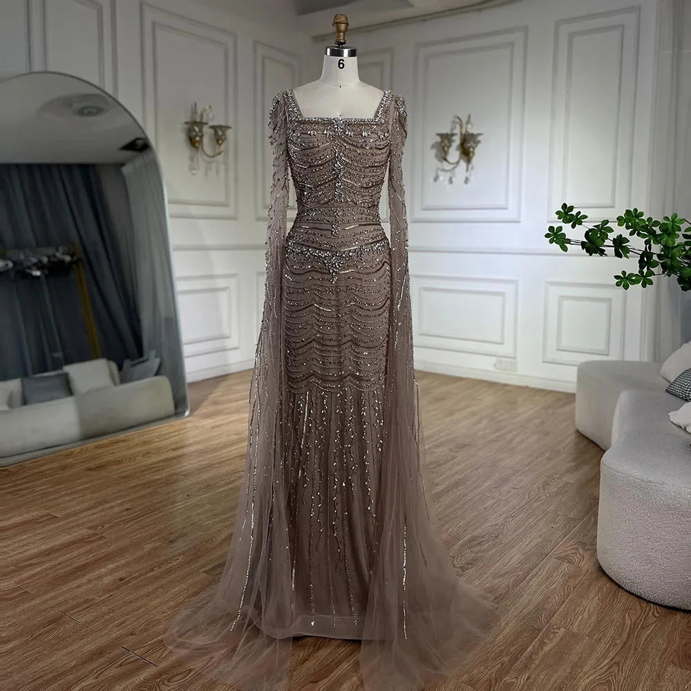 Luxuriöses perlenbesetztes Karamell-Abendkleid mit Cape-Ärmeln LA72604