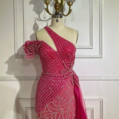 Arabisches Fuchsia One-Shoulder-Tüll-Überrock Meerjungfrau-Abendkleid mit Perlen für Damen | Hochzeitsfeier 2025 LA72599 