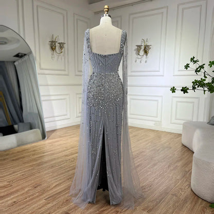 Arabisches, graues, mit Perlen besetztes, luxuriöses, langes Abendkleid im Meerjungfrauenstil aus Dubai mit Cape-Ärmeln, elegant für Damen – Party 2025 LA72592 