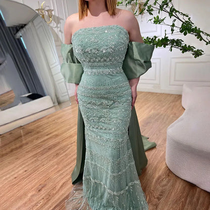 Luxuriöses Abendkleid mit Perlenbesatz und Cape in Salbeigrün LA72126 