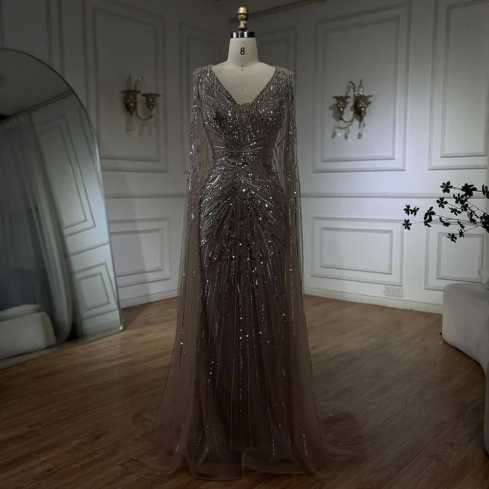 Luxuriöses Abendkleid im Meerjungfrauen-Stil aus Dubai mit Cape und V-Ausschnitt LA72239