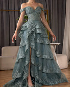 Arabisches, türkisfarbenes Abendkleid mit Schulterträgern, gestuften Perlen und Schlitz vorne für formelle Anlässe 2025 LA72593A 