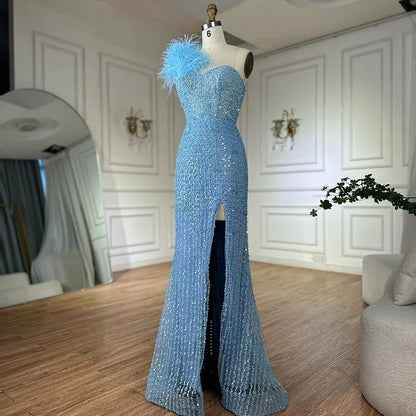 Vestido de noche azul sirena de un solo hombro con cuentas, abertura alta y plumas para ocasiones formales 2025 LA72347