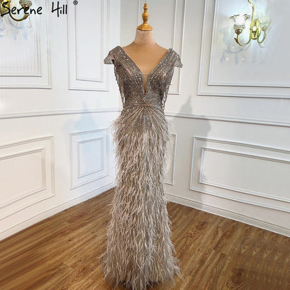 Vestido de noche elegante de sirena marrón con cuentas y plumas LA70801