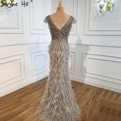 Vestido de noche elegante de sirena marrón con cuentas y plumas LA70801