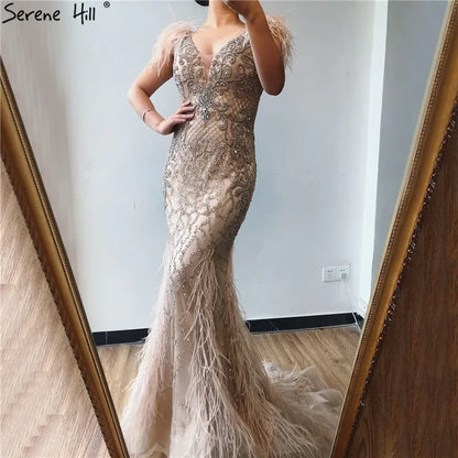 Vestido de noche elegante de sirena color champán con plumas de diamante, sin mangas, formal, de lujo, con cuentas 2025 LA70350 