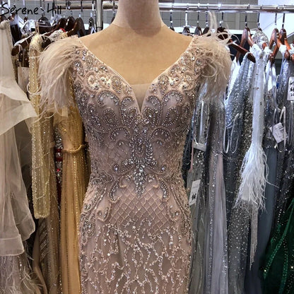 Vestido de noche elegante de sirena color champán con plumas de diamante, sin mangas, formal, de lujo, con cuentas 2025 LA70350 