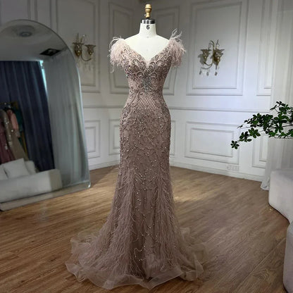 Vestido de noche elegante de sirena color champán con plumas de diamante, sin mangas, formal, de lujo, con cuentas 2025 LA70350 