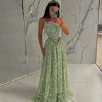 Salbeigrünes A-Linien-Abendkleid mit Spaghettiträgern und Perlenbesatz LA72805 
