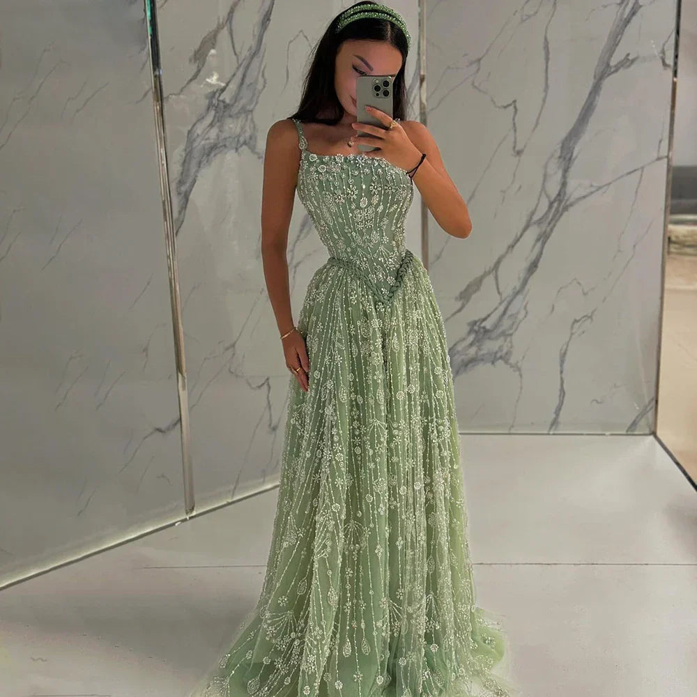 Salbeigrünes A-Linien-Abendkleid mit Spaghettiträgern und Perlenbesatz LA72805 