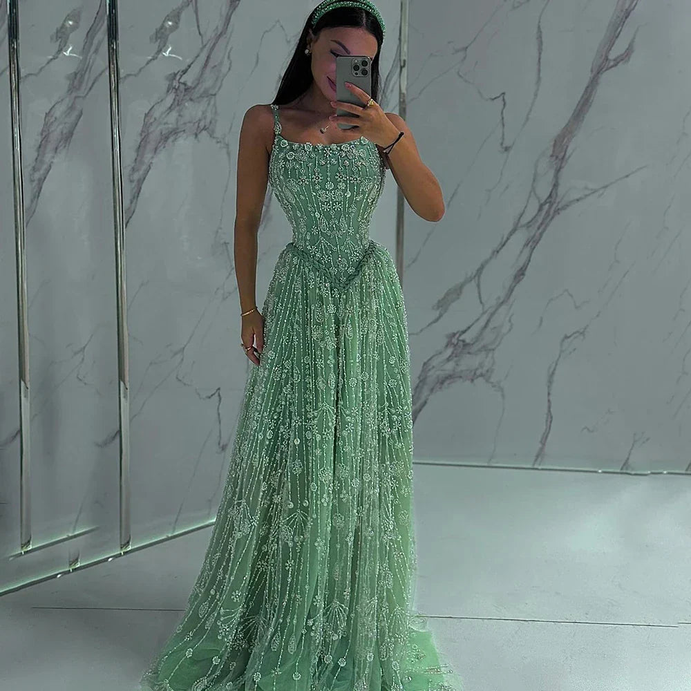 Salbeigrünes A-Linien-Abendkleid mit Spaghettiträgern und Perlenbesatz LA72805 