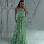 Salbeigrünes A-Linien-Abendkleid mit Spaghettiträgern und Perlenbesatz LA72805 