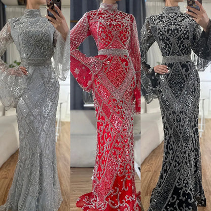 Vestido de noche musulmán de sirena roja y negra con mangas estilo capa y cuentas para ocasiones formales 2025 LA72316C 