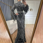 Vestido de noche musulmán de sirena roja y negra con mangas estilo capa y cuentas para ocasiones formales 2025 LA72316C 