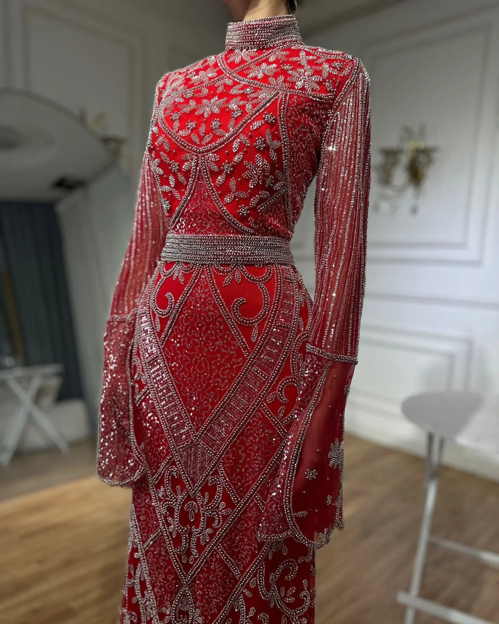 Vestido de noche musulmán de sirena roja y negra con mangas estilo capa y cuentas para ocasiones formales 2025 LA72316C 