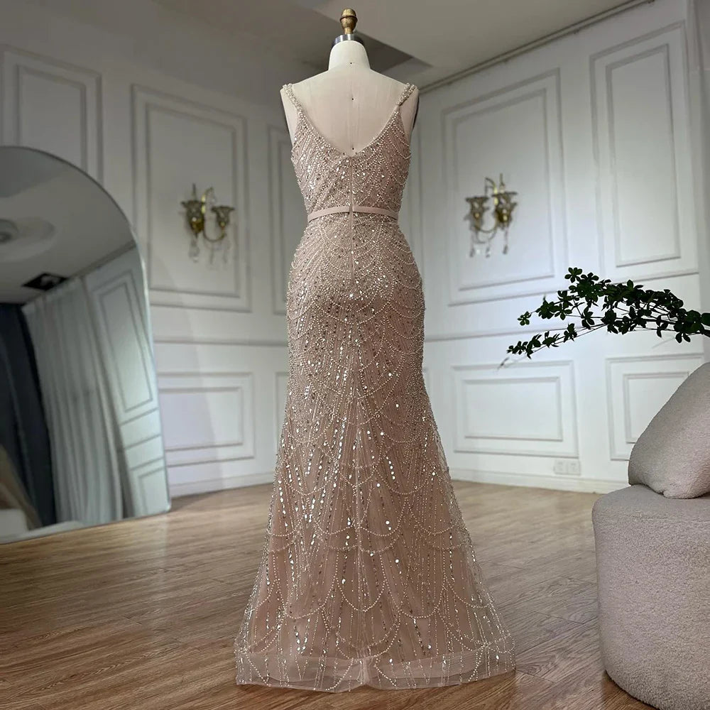 Hautfarbenes Meerjungfrauenkleid mit Spaghettiträgern und Perlenbesatz und abnehmbarer Langarmjacke für formelle Anlässe LA72160C