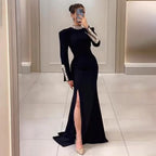 Vestido de noche de lujo con corte sirena y abertura en satén negro LA72476