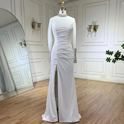 Schwarzes Satin-Abendkleid im Meerjungfrau-Stil mit Schlitz LA72476