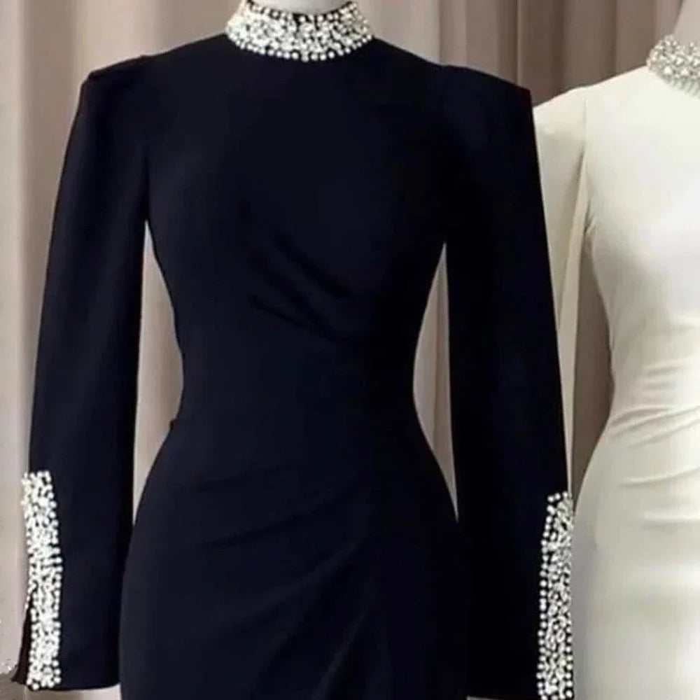 Vestido de noche de lujo con corte sirena y abertura en satén negro LA72476