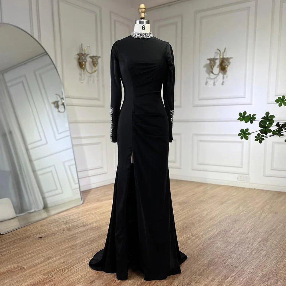 Vestido de noche de lujo con corte sirena y abertura en satén negro LA72476