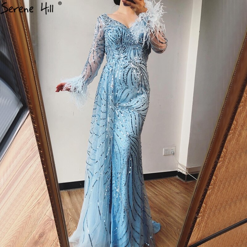 Vestidos de noche de lujo con escote en V y mangas largas con plumas y perlas de sirena azul de Dubái para mujer, para fiesta 2025 LA70533 