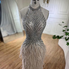 Vestido de noche estilo sirena, de lujo, estilo Dubái, con cuello halter, plumas beige y cuentas, para mujer, para boda, fiesta, 2025, LA70623A 