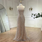 Luxuriöses perlenbesetztes Abendkleid in Nude mit Handschuhen LA72345