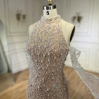 Luxuriöses perlenbesetztes Abendkleid in Nude mit Handschuhen LA72345