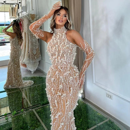 Luxuriöses perlenbesetztes Abendkleid in Nude mit Handschuhen LA72345