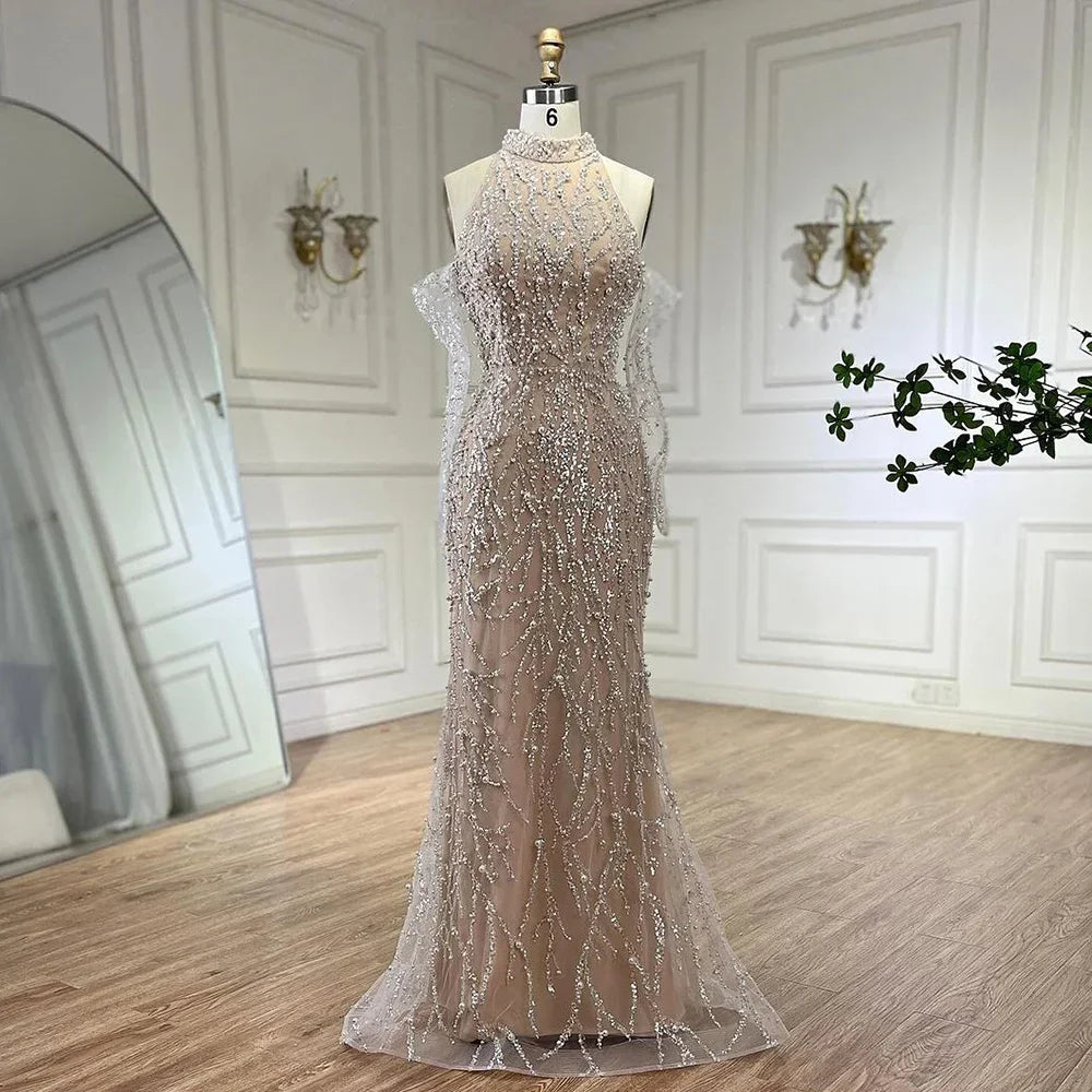 Luxuriöses perlenbesetztes Abendkleid in Nude mit Handschuhen LA72345