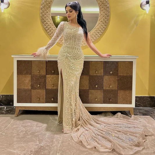 Vestido de noche estilo sirena con abertura y plumas, de lujo, color nude, de Dubái, con un solo hombro, para mujer, vestido de fiesta LA72353 