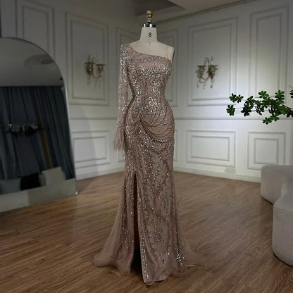 Vestido de noche estilo sirena con abertura y plumas, de lujo, color nude, de Dubái, con un solo hombro, para mujer, vestido de fiesta LA72353 