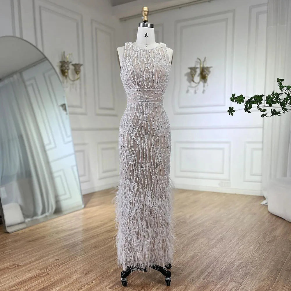 Elegante vestido de noche midi con plumas en blanco y negro LA72076
