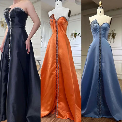Elegantes blaues arabisches Abendkleid aus Satin mit luxuriösem Seitenschlitz und Kristallen LA71847 