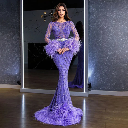 Elegante vestido de noche estilo sirena con plumas moradas y cuentas | Vestido de lujo para boda de mujer 2025 LA72367 