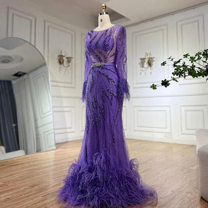 Elegante vestido de noche estilo sirena con plumas moradas y cuentas | Vestido de lujo para boda de mujer 2025 LA72367 