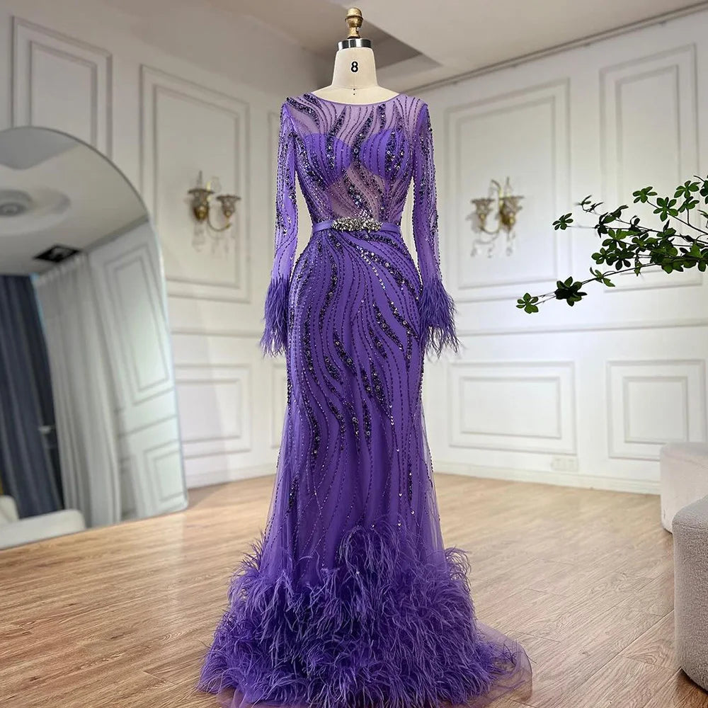 Elegante vestido de noche estilo sirena con plumas moradas y cuentas | Vestido de lujo para boda de mujer 2025 LA72367 
