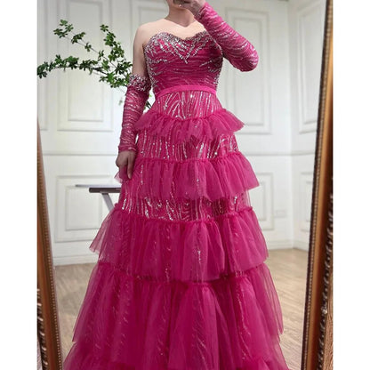 Elegante vestido de noche fucsia de corte A con escote corazón y hombros descubiertos, con cuentas y capas, para mujer, para fiesta 2025 LA72035 