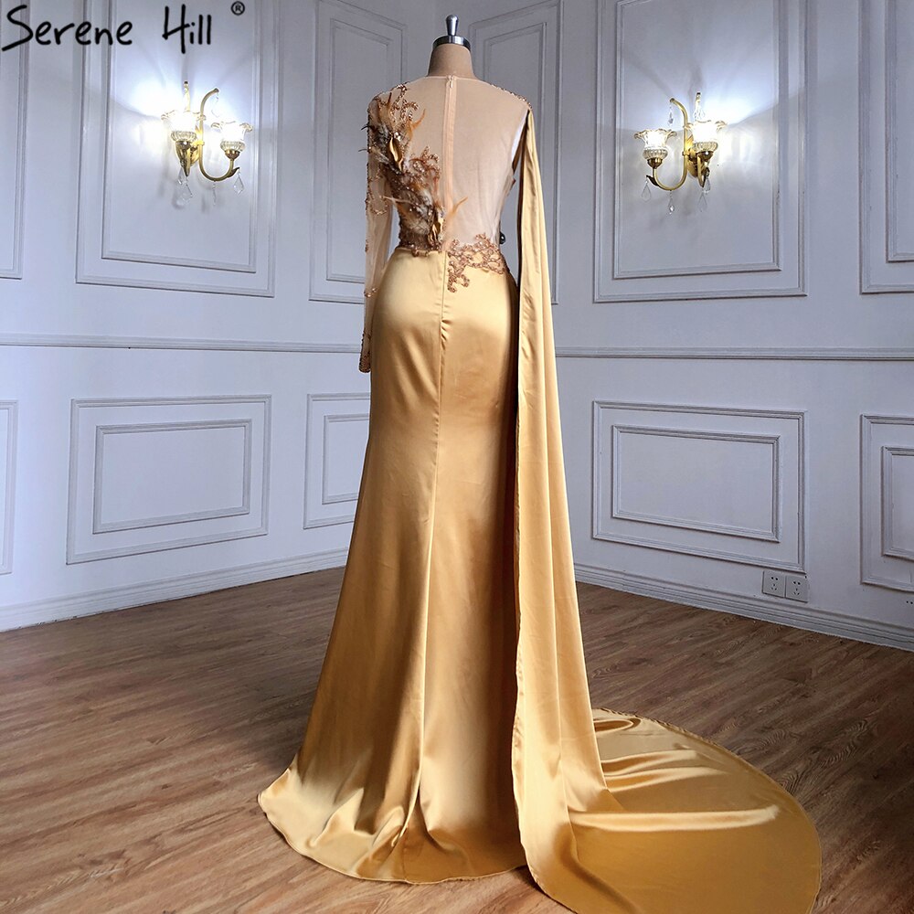 Gold Satin Cape Sleeves Split Abendkleider Kleider 2025 Elegante Perlen Meerjungfrau Kleider Für Frauen Party LA71183 
