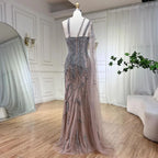 Graues, hautfarbenes Abendkleid mit einer Schulter und Cape-Ärmeln im Meerjungfrau-Stil, hoher Schlitz, langes Kleid mit Perlen für Damenpartys LA72368 