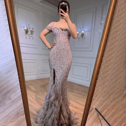 Vestido de noche largo con escote sirena, hombros descubiertos, plumas y cuentas, color verde, para mujer, 2025, LA71650A 