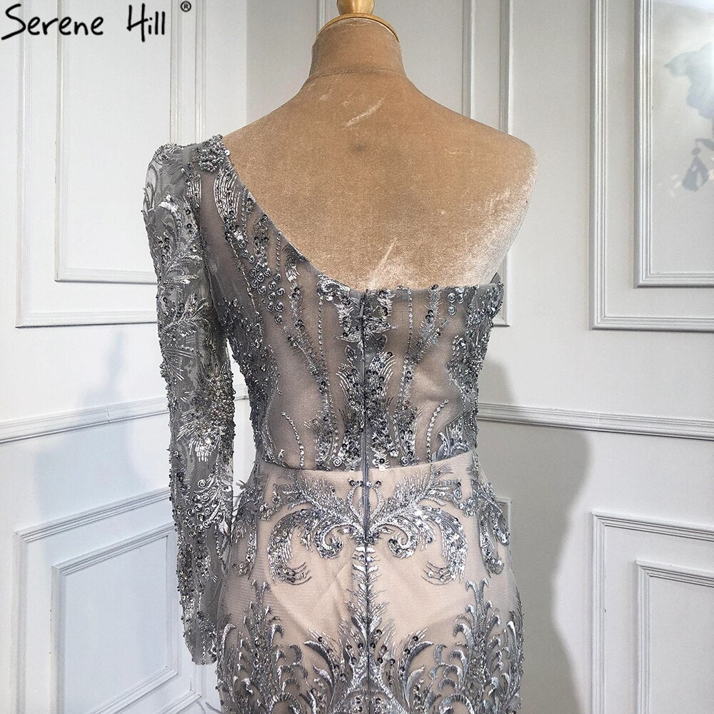Vestido de noche sexy de sirena con abertura alta en gris 2025, vestido formal de un solo hombro con plumas y cuentas, diseño LA70691 