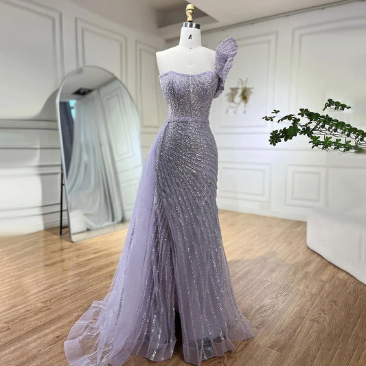 Lilafarbenes Abendkleid im Meerjungfrau-Stil mit einer Schulter und hohem Schlitz und Perlenbesatz LA72277
