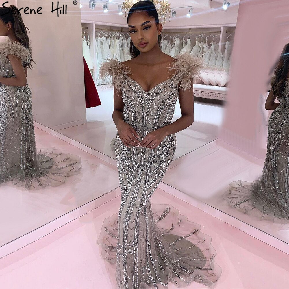 Vestido de noche de sirena de lujo color lila con cuentas y plumas LA70830