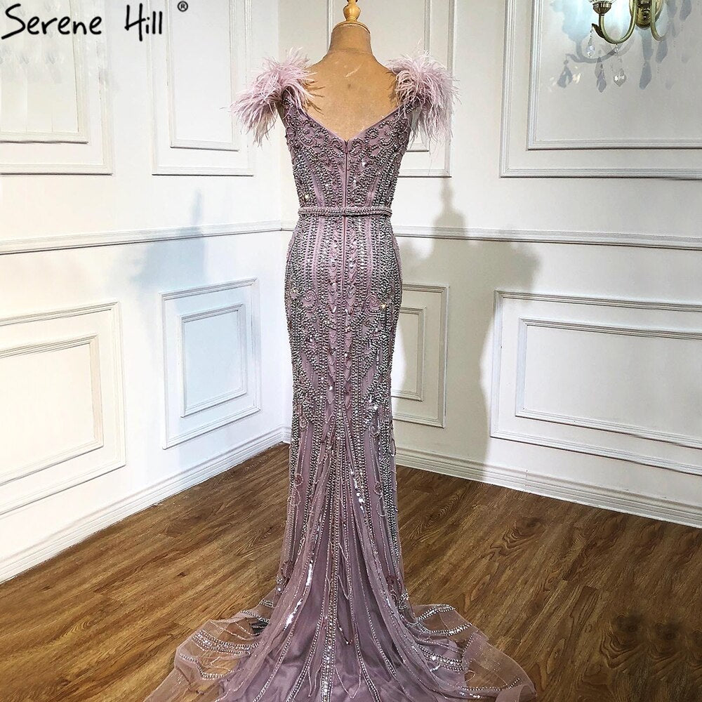 Vestido de noche de sirena de lujo color lila con cuentas y plumas LA70830