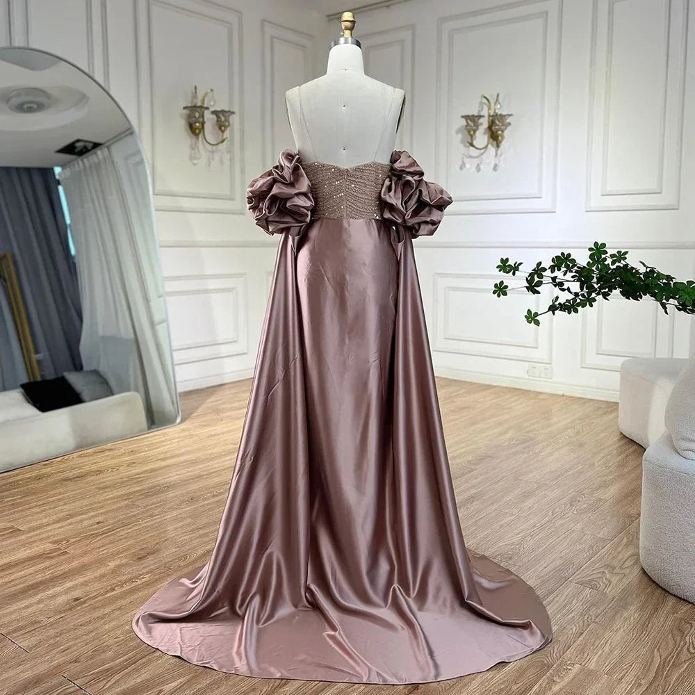 Luxuriöse arabische staubige Rose Abendkleider mit Cape Dubai Elegante trägerlose Midi-Frauen-Hochzeits-Partykleider LA72543 