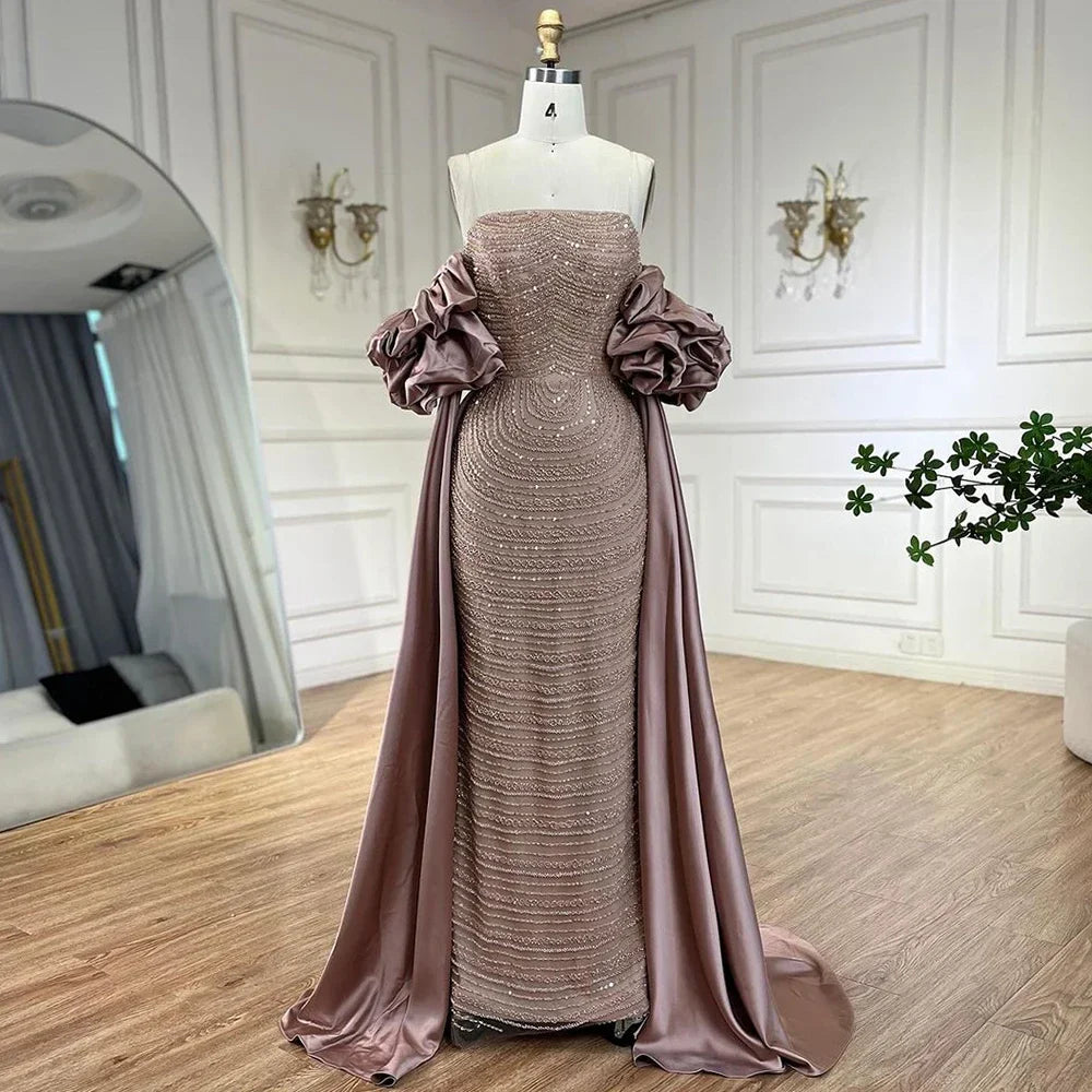 Luxuriöse arabische staubige Rose Abendkleider mit Cape Dubai Elegante trägerlose Midi-Frauen-Hochzeits-Partykleider LA72543 